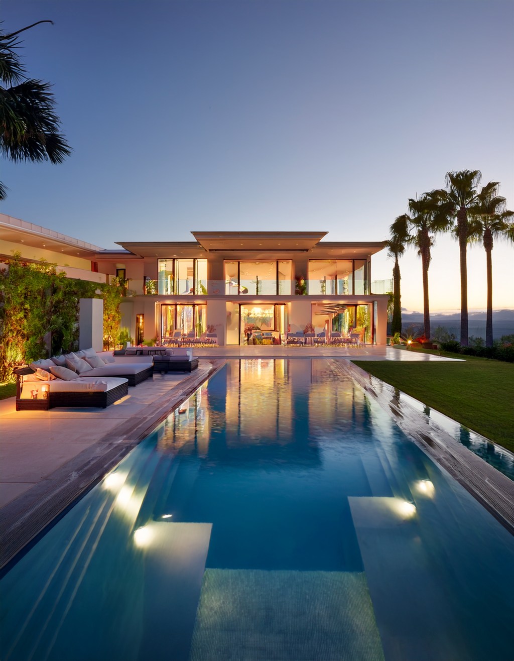 Luxury Dream Home Design: Sprawling Mansion with Resort-Style Backyard&nbsp;Oasis