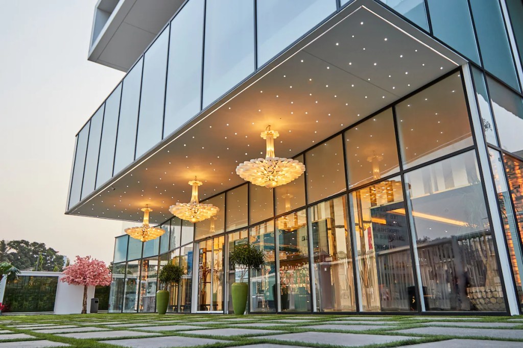 Experience Luxury at Number One Oxford Street Hotel &&nbsp;Suites